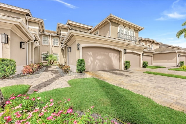 view of front facade with a garage