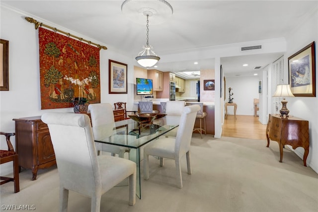 dining space featuring light colored carpet, visible vents, crown molding, and recessed lighting