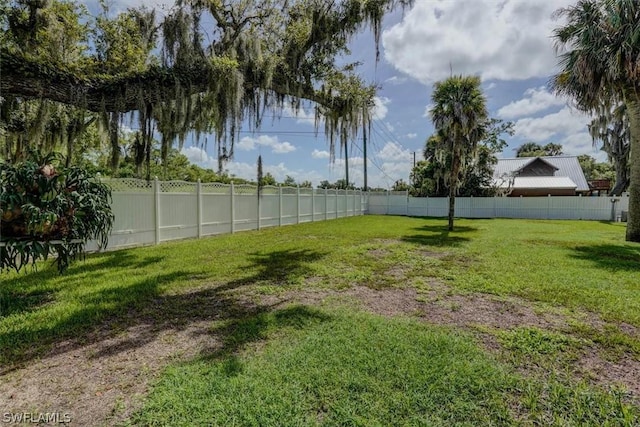 view of yard featuring a water view