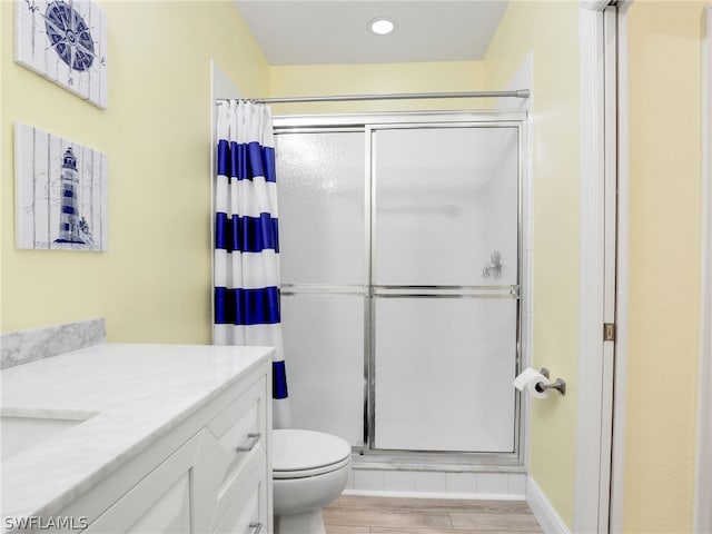 bathroom with a shower with curtain, toilet, and vanity