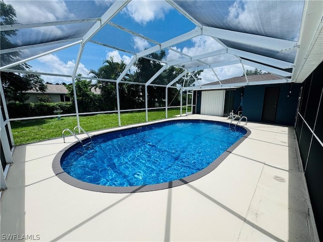 view of pool featuring glass enclosure, a patio area, and a yard