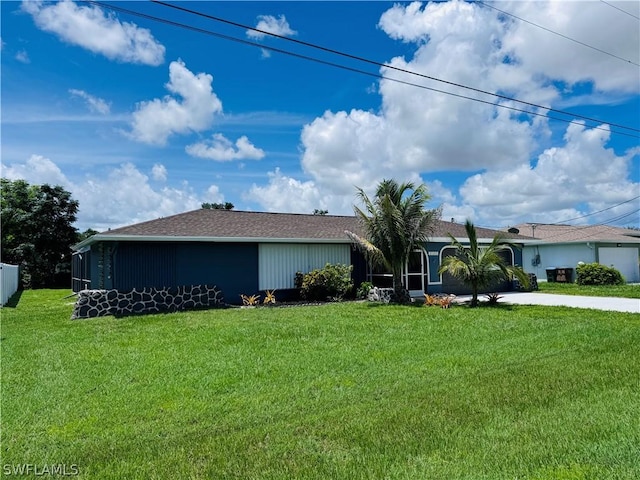 ranch-style home featuring a front lawn