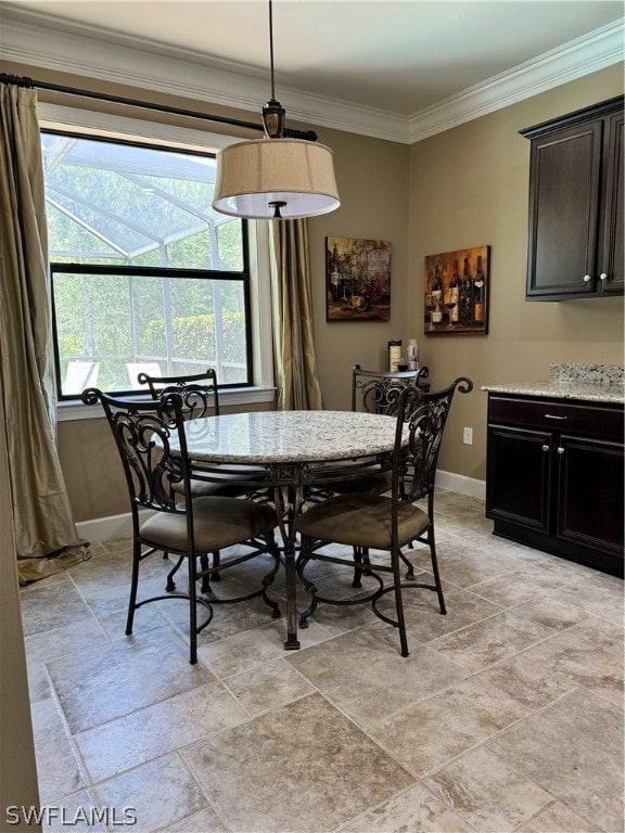 dining area with ornamental molding