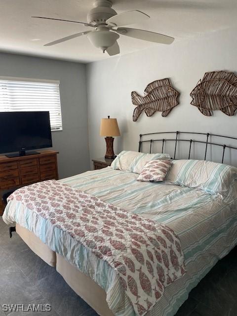 bedroom with ceiling fan