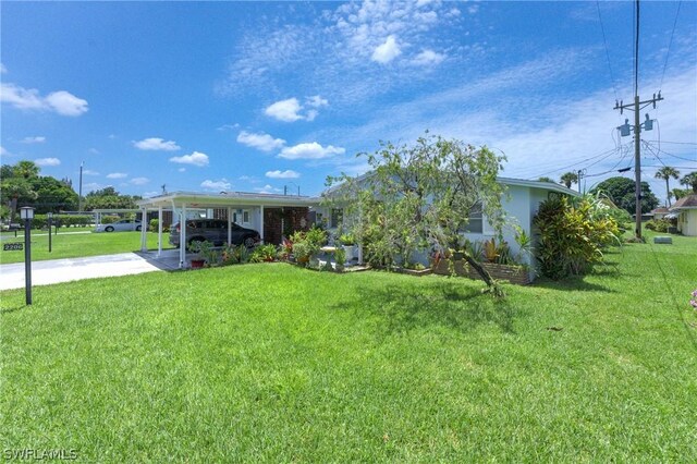 view of front of home with a front lawn and a carport