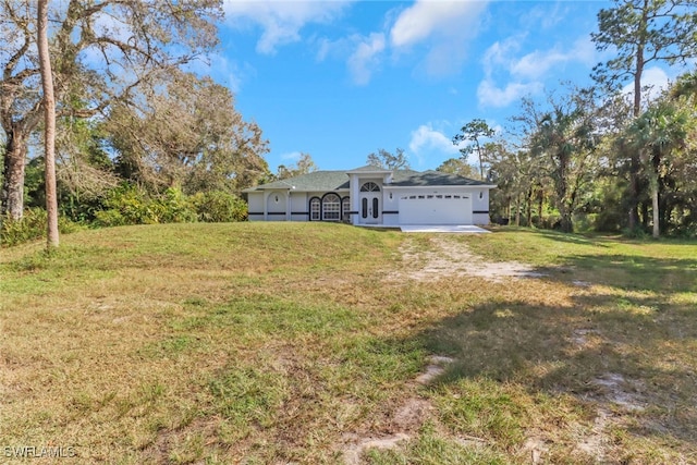 view of front facade featuring a front lawn and a garage