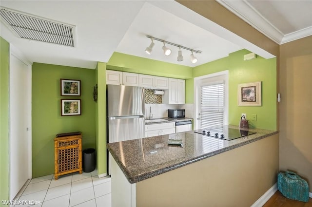 kitchen with dishwashing machine, black electric cooktop, a peninsula, visible vents, and white cabinets