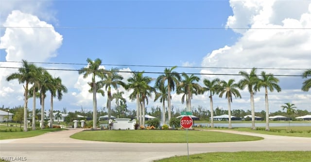 Listing photo 3 for 2370 NW 37th Pl, Cape Coral FL 33993