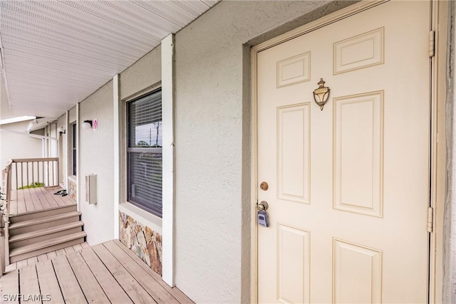 entrance to property featuring covered porch