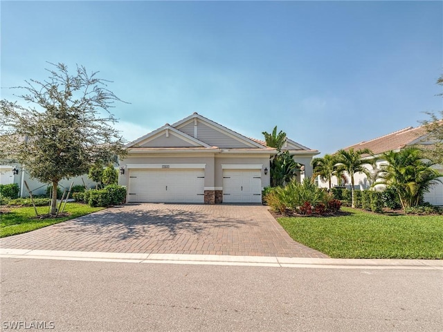 view of front facade with a garage and a front yard