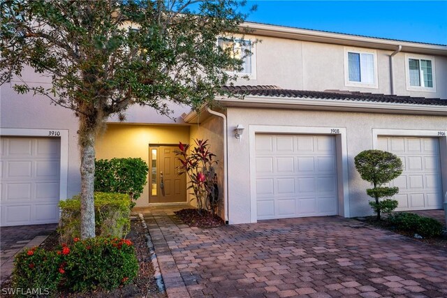 view of front of property featuring a garage