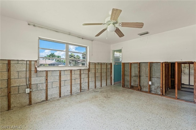 empty room with ceiling fan