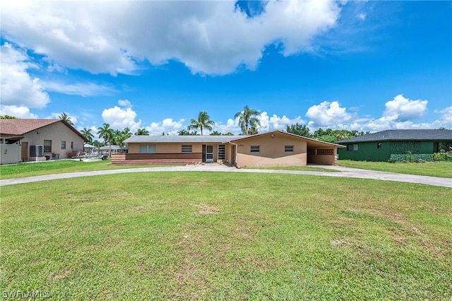 ranch-style house featuring a front lawn and a carport