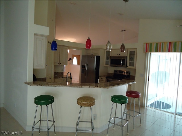 kitchen featuring hanging light fixtures, kitchen peninsula, sink, and stainless steel appliances