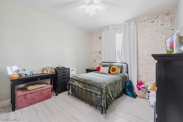 bedroom with ceiling fan