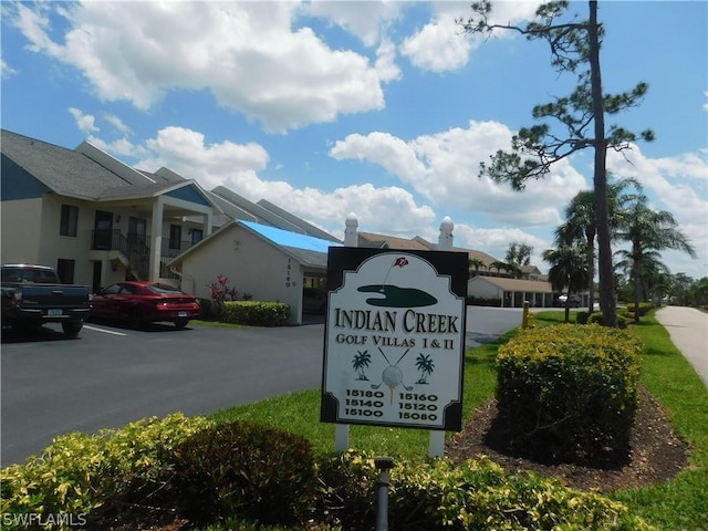 view of community / neighborhood sign