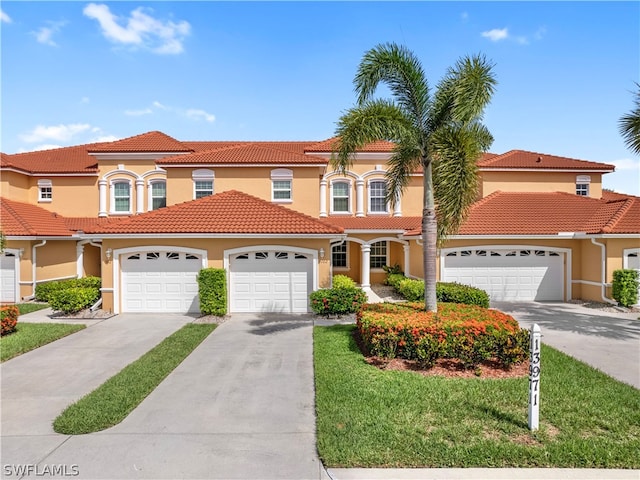 view of mediterranean / spanish-style home