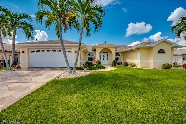 view of front of home featuring a garage and a front yard