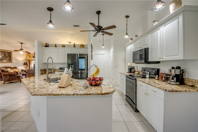 kitchen featuring double oven range, ceiling fan, a center island with sink, and stainless steel fridge with ice dispenser