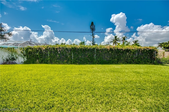 view of yard with a lanai