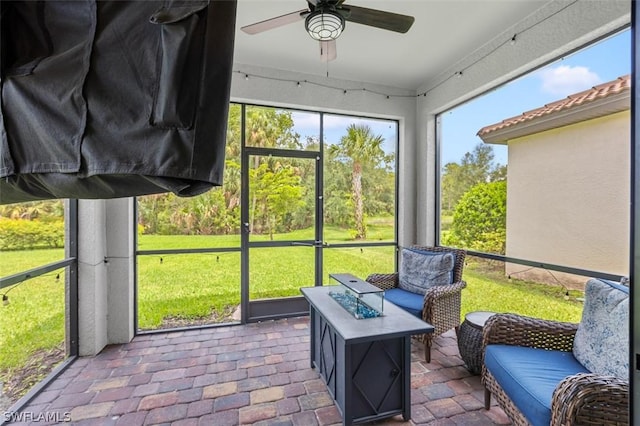 sunroom with ceiling fan