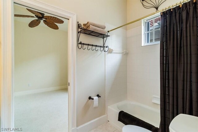 bathroom with ceiling fan, shower / tub combo, toilet, and baseboards