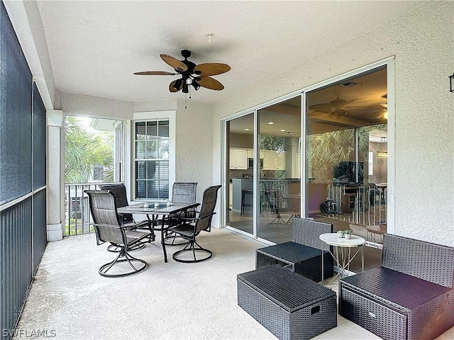 sunroom with ceiling fan