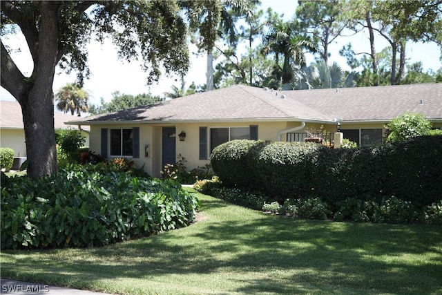 single story home with a front yard