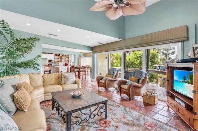 living area with ceiling fan, visible vents, plenty of natural light, and recessed lighting
