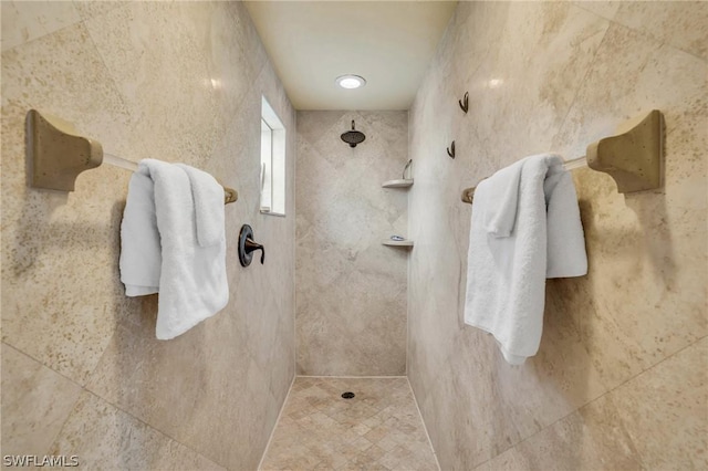 bathroom featuring tiled shower