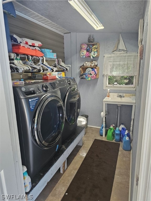 washroom featuring sink and washing machine and dryer