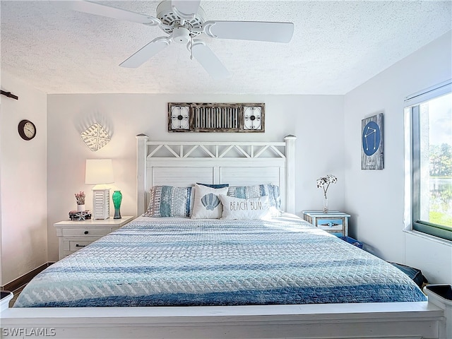 bedroom featuring ceiling fan and a textured ceiling