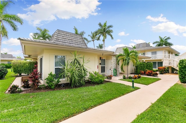 view of front of property with a front lawn