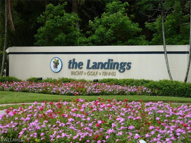 view of community / neighborhood sign