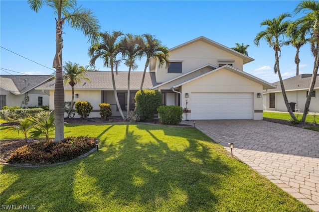 view of front of property featuring a front lawn