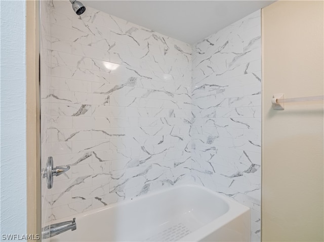 bathroom featuring tiled shower / bath combo