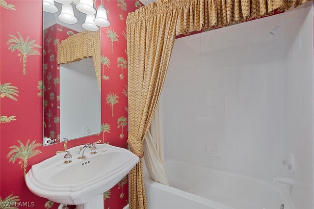 bathroom with sink and shower / bath combo