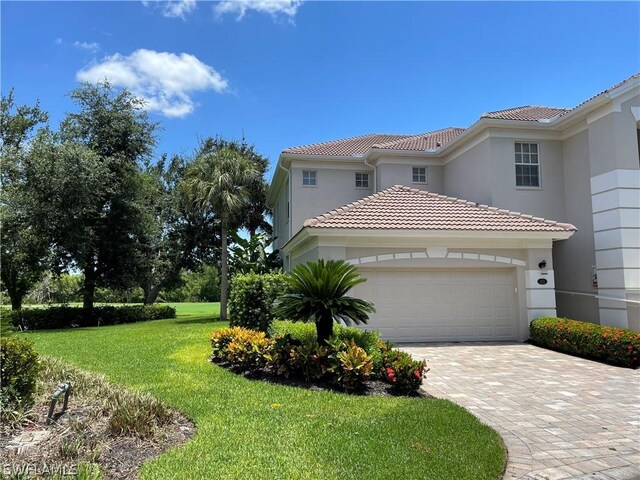 view of front of home featuring a garage and a front yard