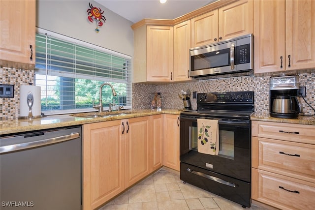 kitchen featuring decorative backsplash, stainless steel appliances, and light brown cabinets