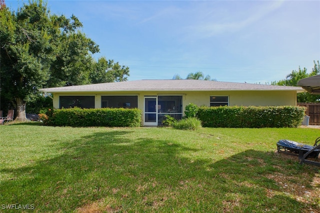 view of front of property with a front yard