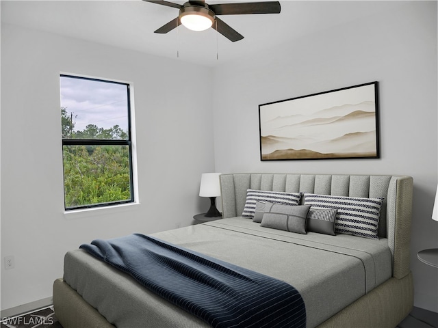 bedroom with ceiling fan