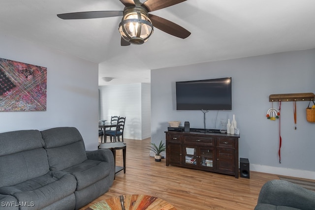 living room with light wood-type flooring and ceiling fan