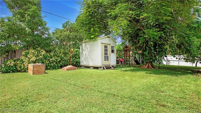 view of yard with a storage unit