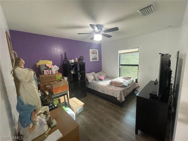 bedroom featuring dark hardwood / wood-style floors and ceiling fan