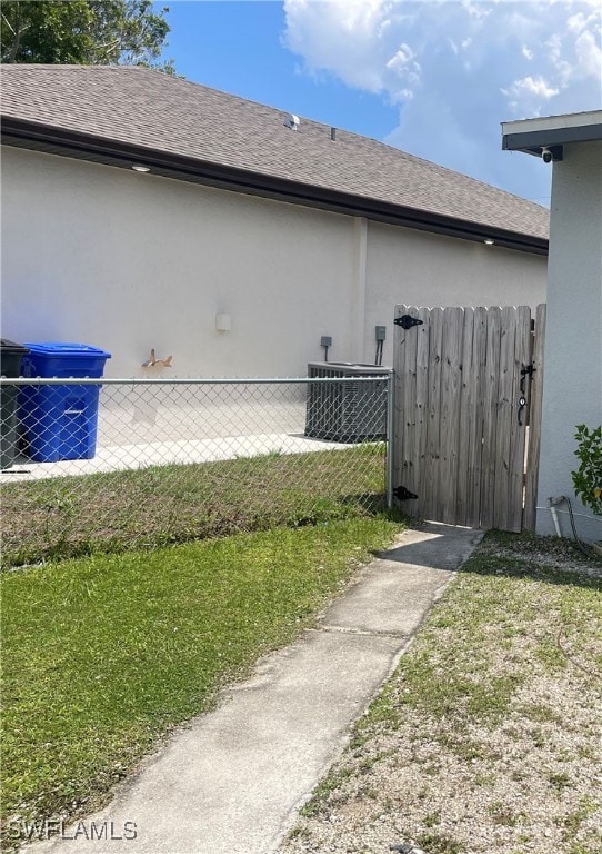 view of yard with cooling unit