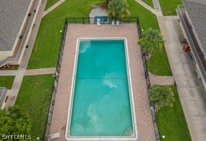 view of swimming pool with a yard