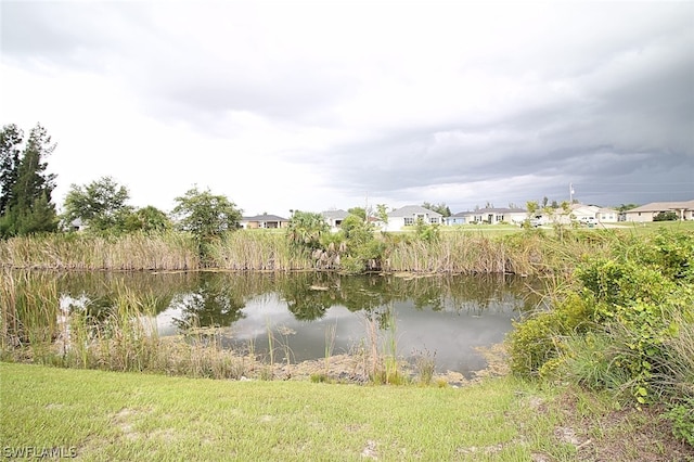 Listing photo 2 for 1905 NW 24th Ave, Cape Coral FL 33993