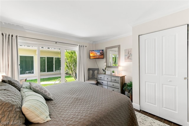 bedroom with ornamental molding, a closet, and dark hardwood / wood-style floors