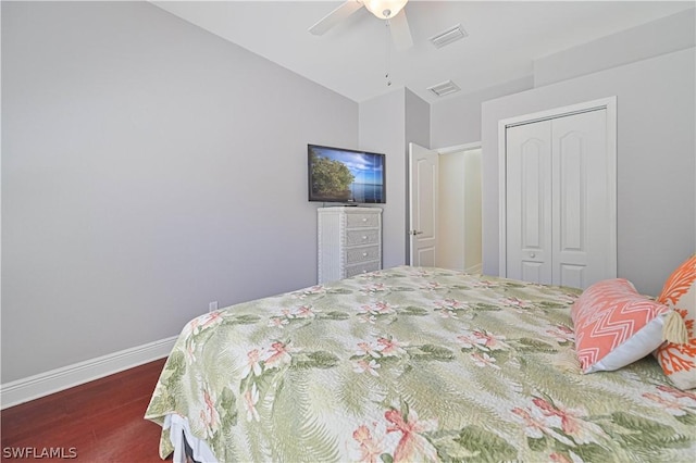 bedroom with dark wood-type flooring, a closet, and ceiling fan