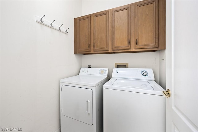 laundry room featuring cabinets and independent washer and dryer